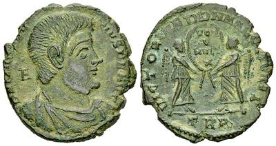 AE2 o Maiorina de Magnencio. VICTORIAE DD NN AVG ET CAES. Trier 2129679.m