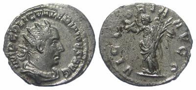 Antoniniano de Valeriano I. VICTORIA AVGG. Victoria con corona y palma a izq. Roma 3953090.m