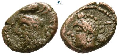 Dracma de Orodes V. Cabeza de Artemis.  4567146.m