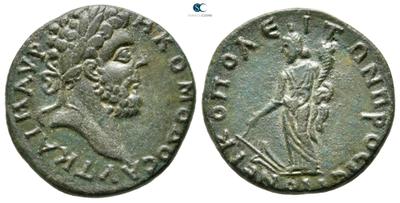 AE22 de Comodo. ΝΕΙΚΟΠΟΛΕΙΤΩΝ ΠΡΟΣ ΙΣΤΡΟ. Tyche a izq. Nikopolis ad Istrum 6107591.m