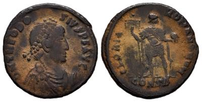 Decargiro de Teodosio I. GLORIA ROMANORVM. Emperador con lábaro. Constantinopla 9673404.m