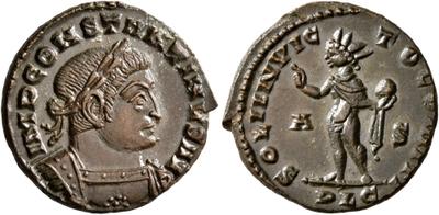 Nummus de Constantino I. SOLI INVICTO COMITI. Sol a izq. Lyon 5556780.m