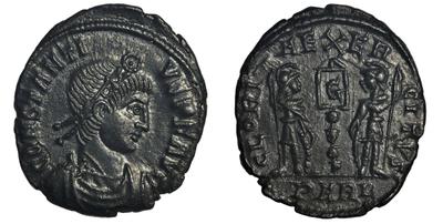 AE4 de Constancio II como augusto. GLORIA EXERCITVS. Soldados entre 1 estandarte. Arlés 6757113.m