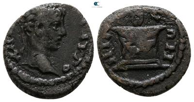 AE14 de Caracalla o Heliogábalo.  ΝΙΚΑΙΕΩΝ. Altar. Nicea 5871585.m