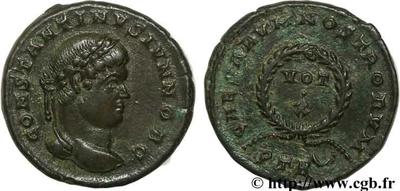 AE3 de Constantino II. CAESARVM NOSTRORVM / VOT X. Trier 47952.m