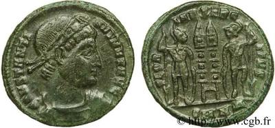 AE3 de Constantino I. GLORIA EXERCITVS. Soldados entre 2 estandartes. Nicomedia 49517.m