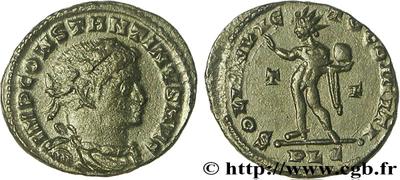 Nummus de Constantino I. SOLI INVICTO COMITI. Sol a izq. Lyon 57603.m