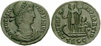 AE3 de Constancio II. FEL TEMP - REPARATIO. Emperador estante a izq. sobre galera. Tesalónica.  33961.m