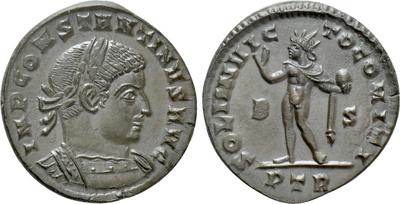 Nummus de Constantino I. SOLI INVICTO COMITI. Sol a izq. Trier 7882653.m