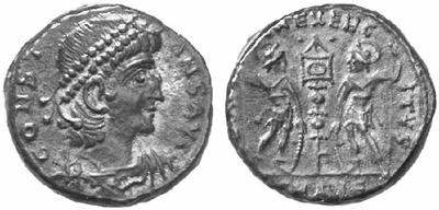 AE4 de Constante I. GLOR-IA EXERC-ITVS. Un estandarte entre dos soldados. Antioch. 74552.m