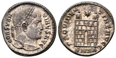 AE3 de Constantino I. PROVIDENTIAE AVGG. Puerta de campamento. Nicomedia 3133676.m