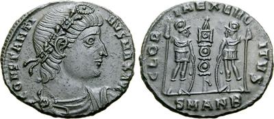 AE4 de Constantino I. GLORIA EXERCITVS. Soldados entre 1 estandarte. Antioquía 6662173.m